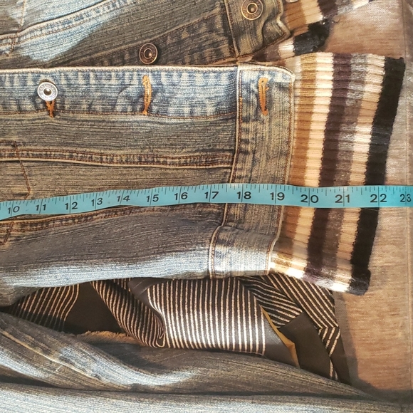 🎉 Miss Me Vintage Jean jacket S sweater accents  - FINAL PRICE! 🎉 - Picture 9 of 14